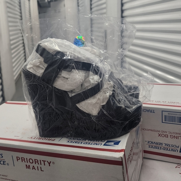 Vera Wang black wedges - Picture 7 of 7